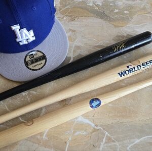 La Dodgers Hat & Bats